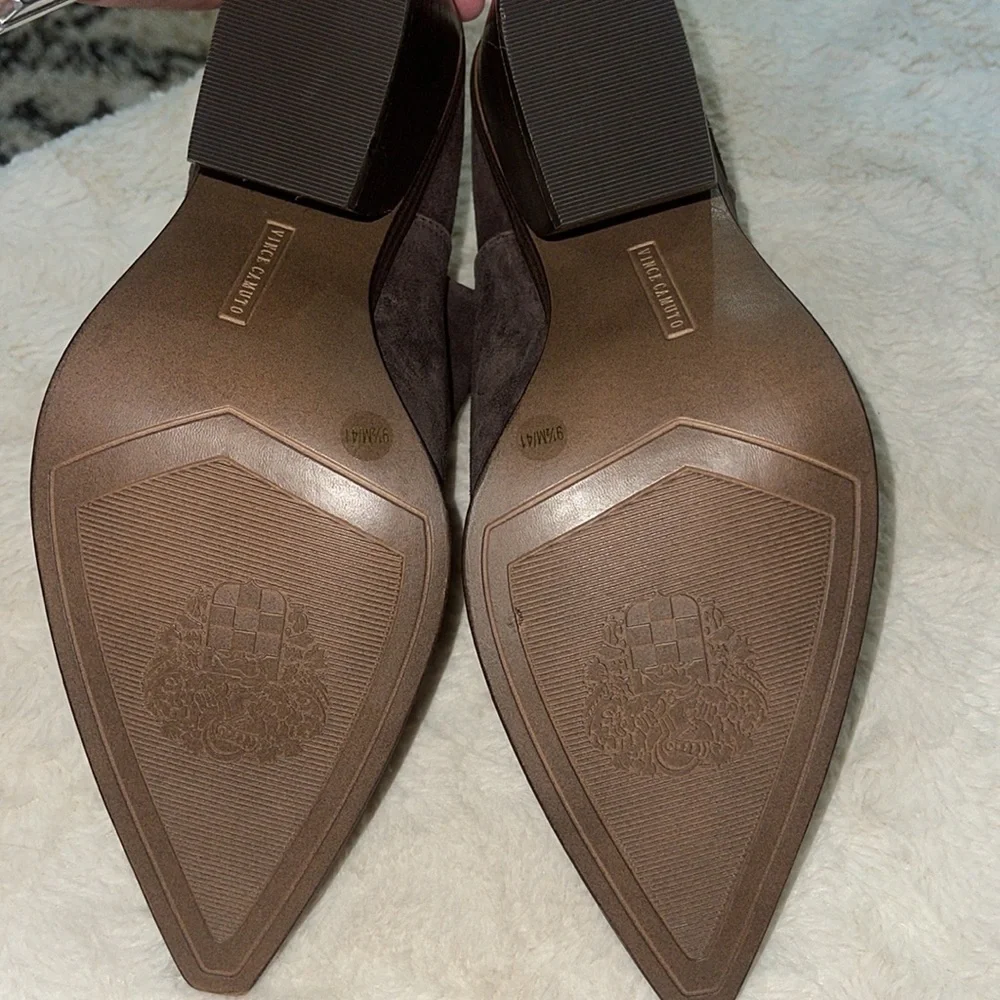 Vince Camuto Gigietta Women’s Brown Suede Back Zip Chelsea Booties NWOB